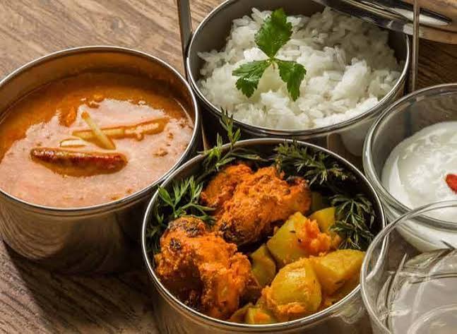 Lunch box and tiffin parcel service for corporates and students in Hubli